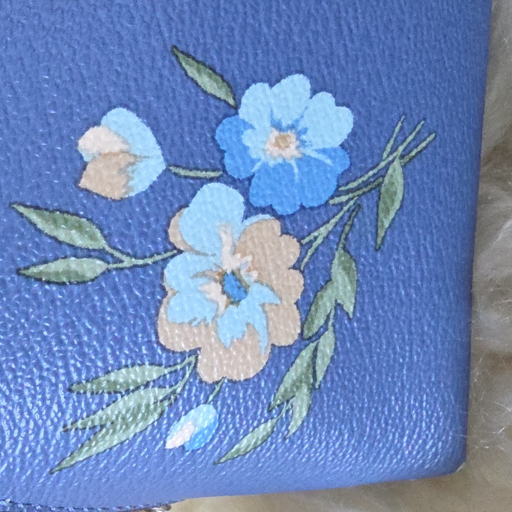 Adorable NWT Coach Tossed Daisy Dark Periwinkle Zippered Cosmetics Case ππΌππ - Picture 3 of 13
